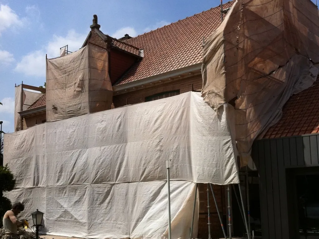 Gevelwerken tijdens de renovatie van een woning, foto 1 van 6