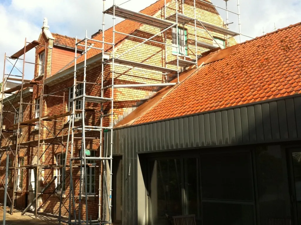 Gevelwerken tijdens de renovatie van een woning, foto 2 van 6