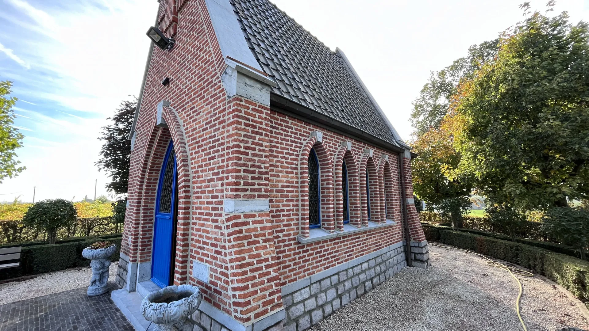 Gerestaureerde Fatimakapel in Otegem bij Zwevegem, foto 2 van 11