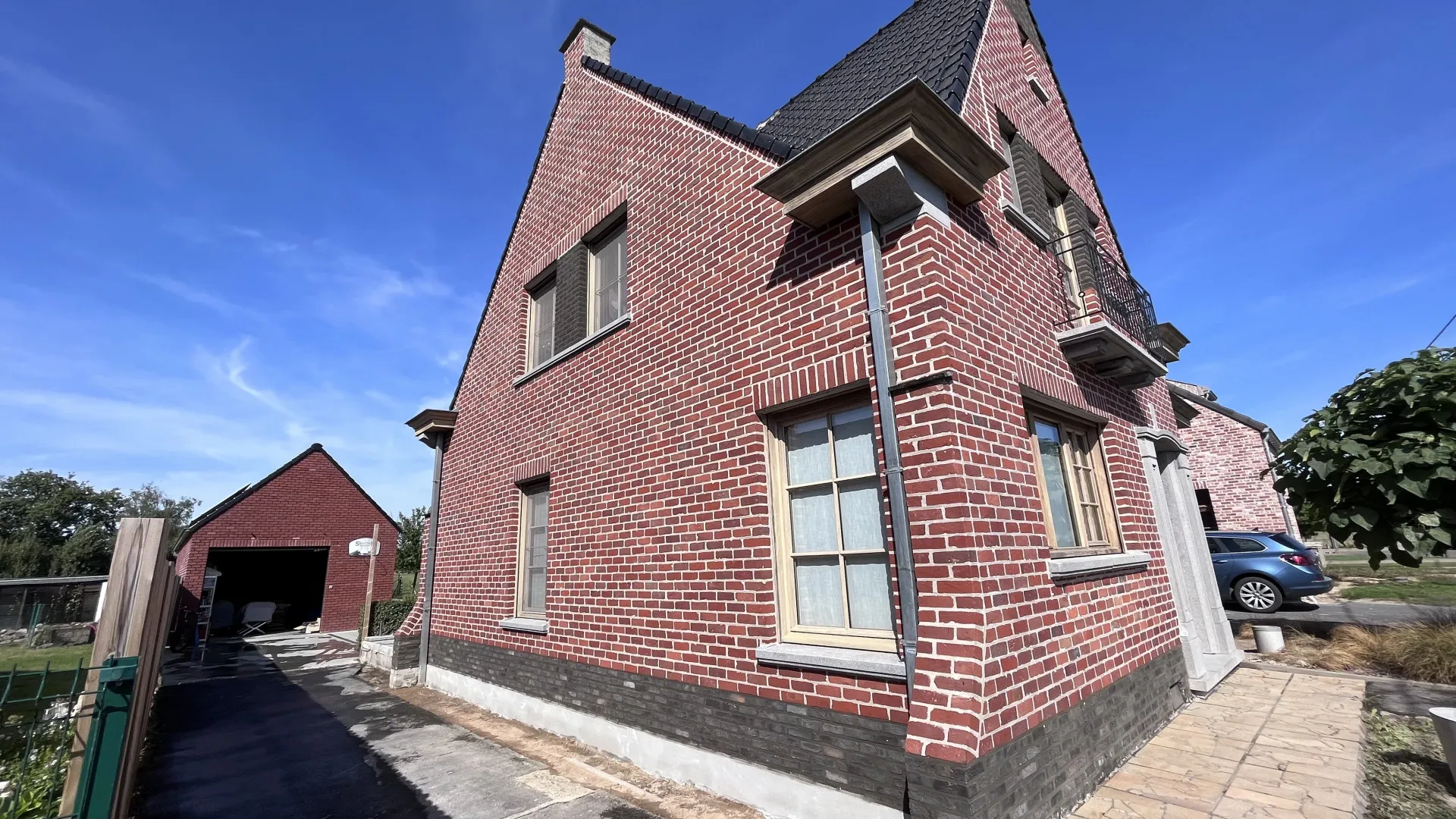 Gerenoveerde gevel van een woning in Avelgem, foto 3 van 9