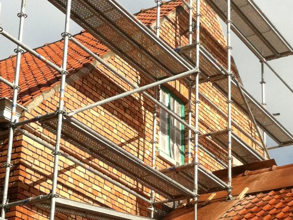 Gevelwerken tijdens de renovatie van een woning, foto 3 van 6