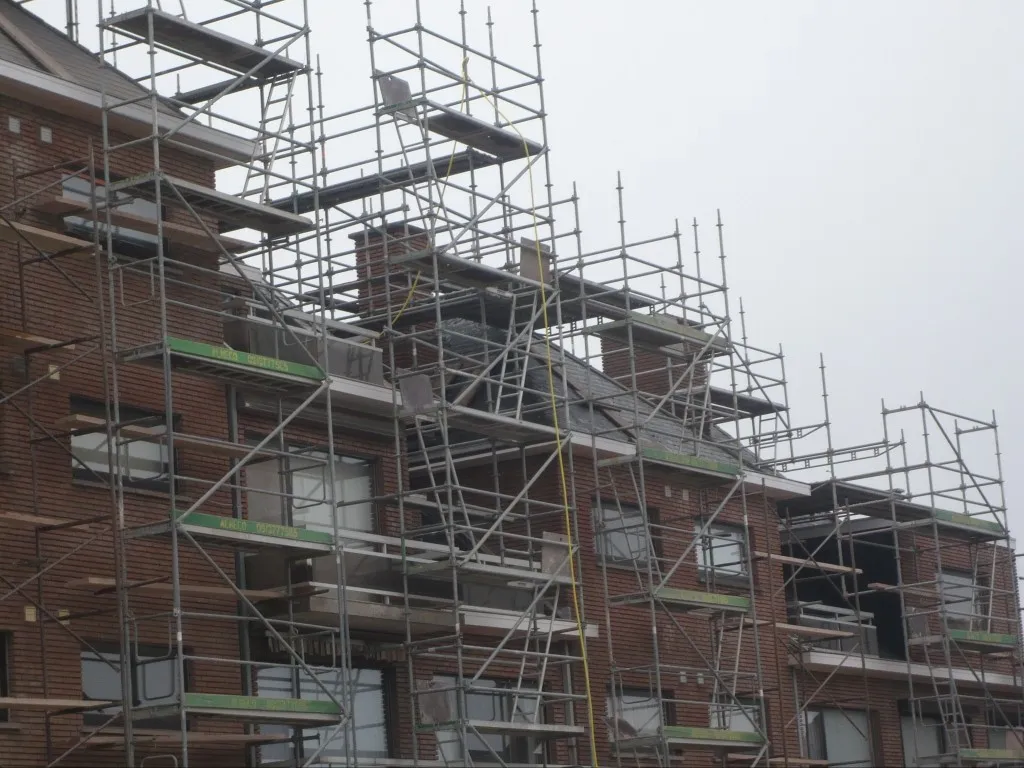 Gerenoveerde gevel van een appartementsgebouw
