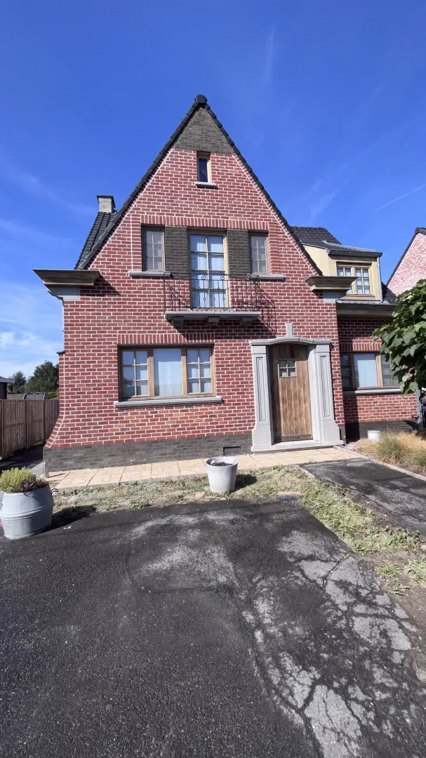 Gerenoveerde gevel van een woning in Avelgem, foto 4 van 9