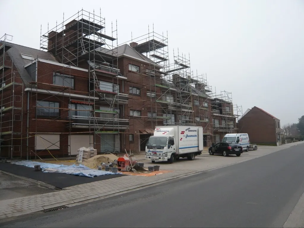 Gerenoveerde gevel van een appartementsgebouw, foto 4 van 5