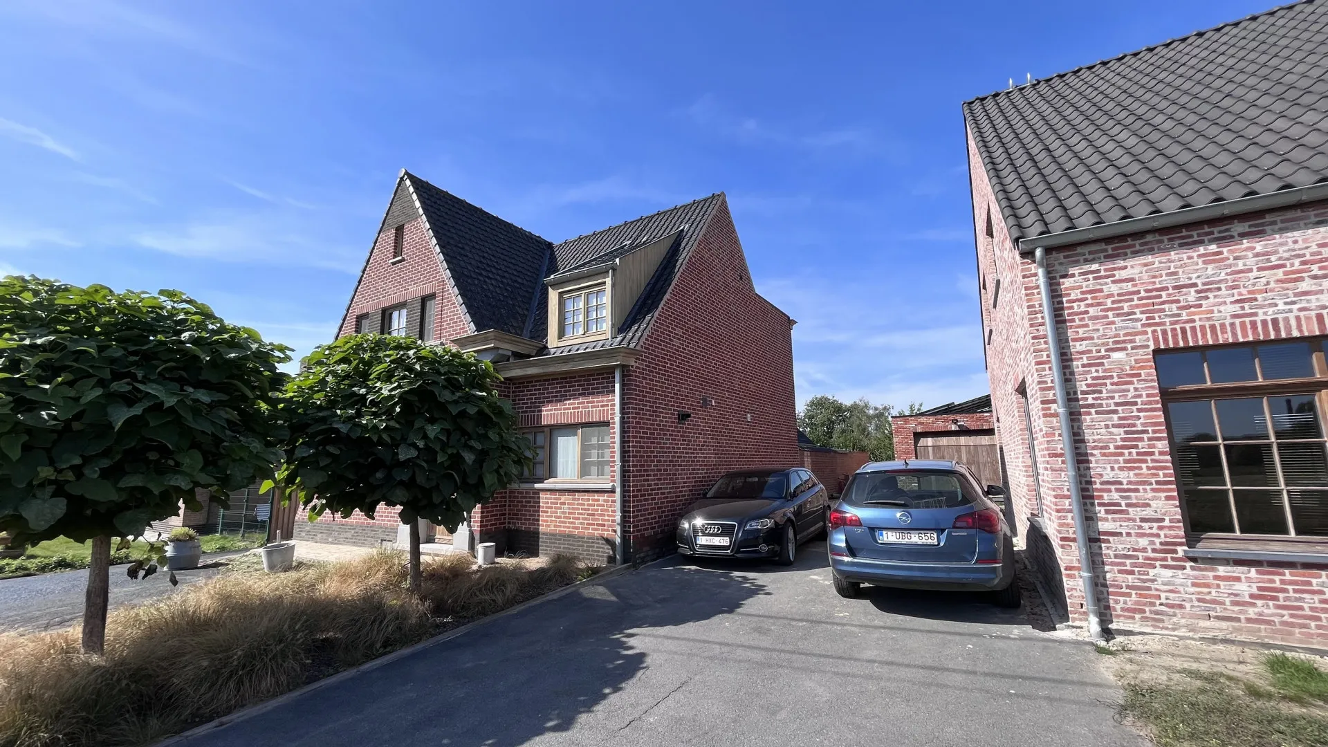 Gerenoveerde gevel van een woning in Avelgem, foto 5 van 9