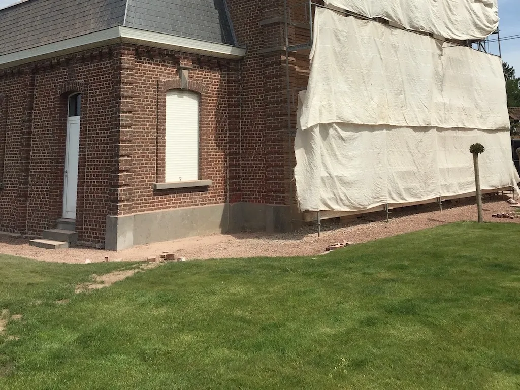 Gerenoveerde gevel van een vrijstaande villa, foto 5 van 11