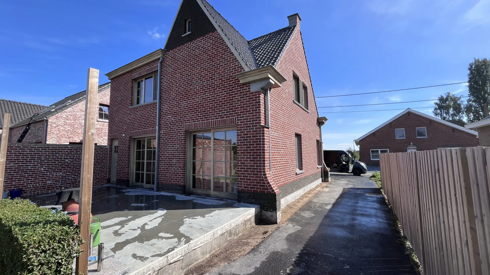 Gerenoveerde gevel van een woning in Avelgem, foto 6 van 9