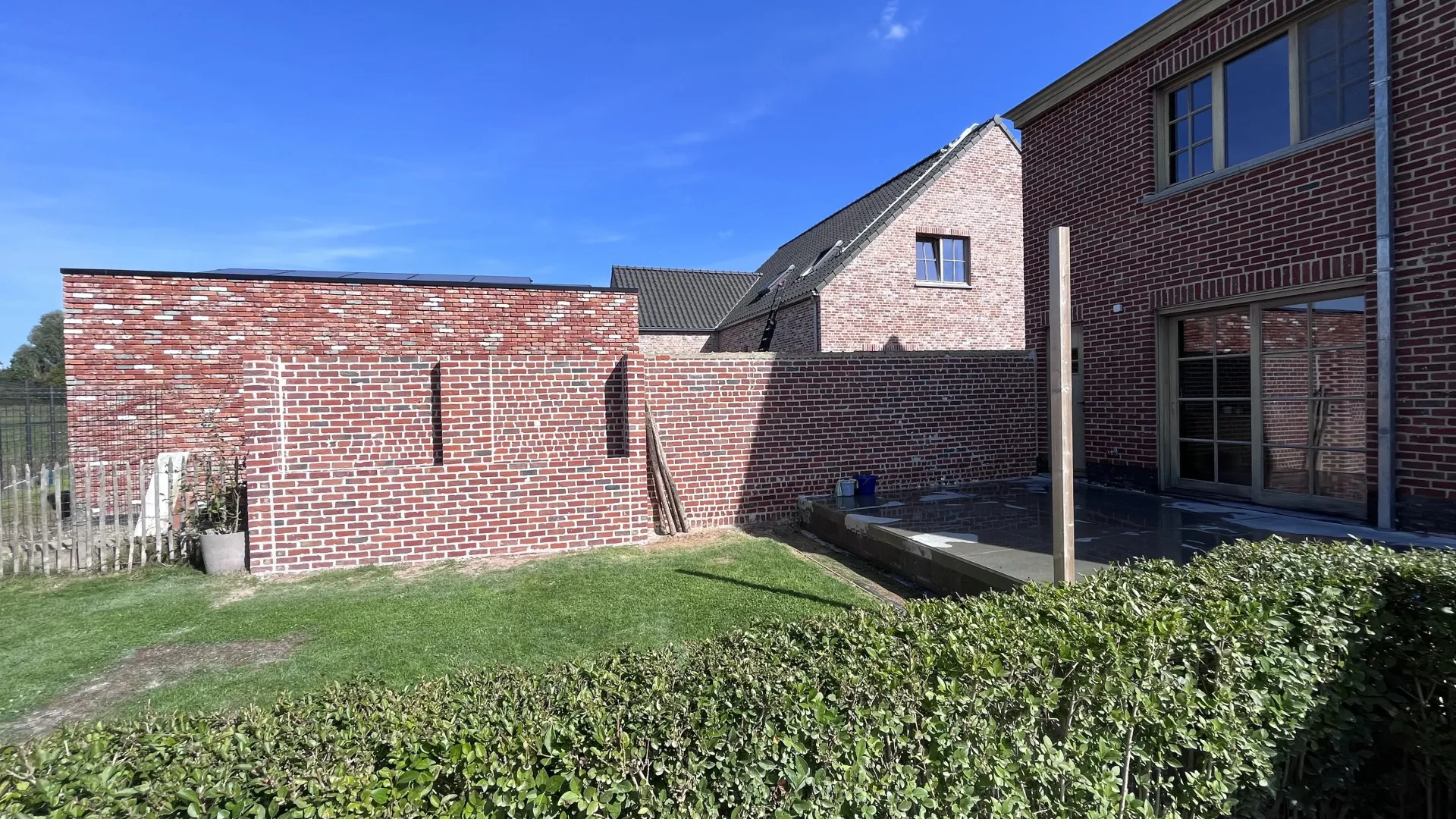 Gerenoveerde gevel van een woning in Avelgem, foto 7 van 9