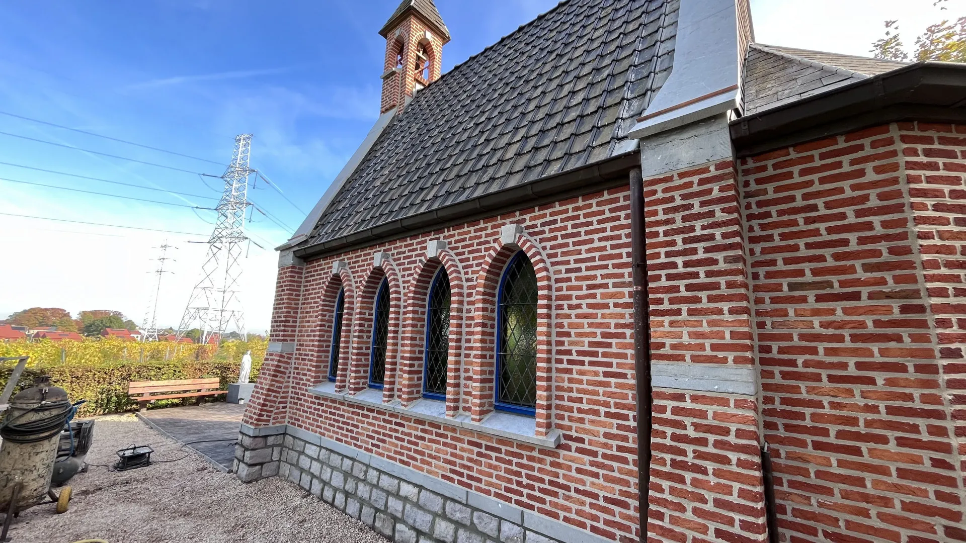 Gerestaureerd metselwerk van de Fatimakapel in Otegem, uit het portfolio van Renovatie Jaumain