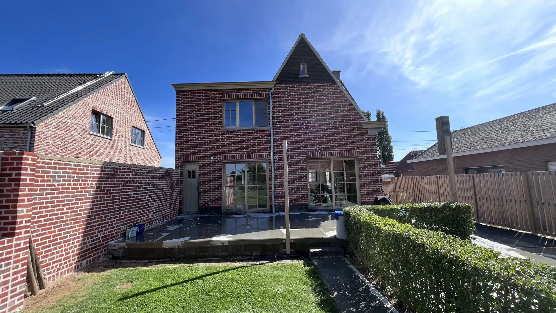 Gerenoveerde gevel van een woning in Avelgem